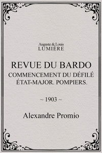 Revue du Bardo : commencement du défilé. État-major. Pompiers