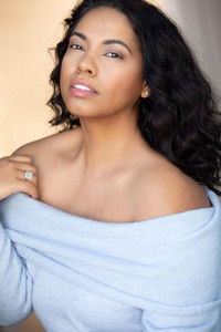 Profile of Mignon Farmani