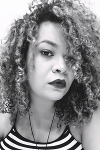 Profile of Aline Capistrano