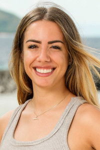 Profile of Dee Valladares