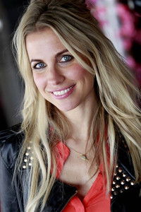 Profile of Vivian Reijs