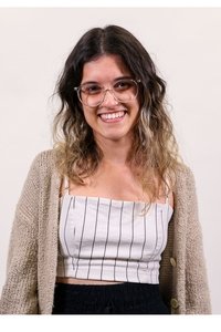Profile of Daniela Vitória 