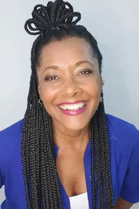 Profile of Elina de Souza