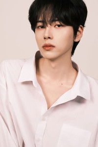 Profile of Lee Jeong-hyun