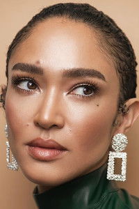 Profile of Naima Mora