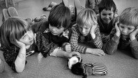 «Никто не хочет со мной играть (1976)» — обои к фильму #1