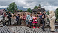 «Шуба из медведя (2019)» — обои к фильму #2