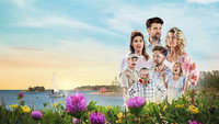 «Лето в теплой компании (2017)» — обои к сериалу #1