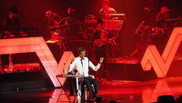 «Racine Carré Live (2015)» — обои к фильму #4