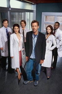 Постер сериала «Доктор Хаус (2004-2012)» — (55 из 347)