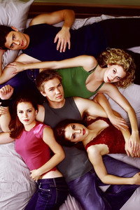 Постер сериала «Холм одного дерева (2003-2012)» — (12 из 102)