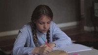 «Pleurer des larmes d'enfance (2015)» — обои к фильму #1
