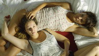 «Nepravdepodobná romance (2013)» — обои к фильму #1