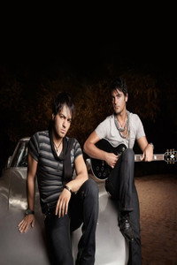 Постер фильма «Sohrab Pakzad & Amir Tabari: Under the Rain (Soundtrack) (2009)» — (3 из 7)