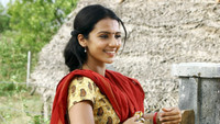 «Nerungi Vaa Muthamidathe (2014)» — обои к фильму #3