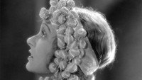 «Девушка в горностае (1927)» — обои к фильму #1