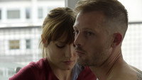 Обои к фильму «Простачок (2018)» — (17 из 25)