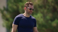 Joel McHale vs. Anthony Anderson