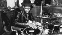 «2 Turntables and a Microphone (2008)» — обои к фильму #3