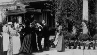 «L'arrivée en voiture (1896)» — обои к фильму #1