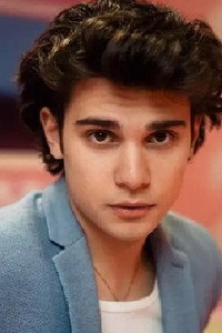 Aris Valentino