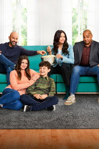 Постер сериала «Большая семья (2023 - 2024)» — (3 из 9)