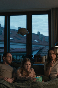 How to Divorce During the War