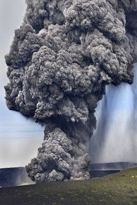 Постер к фильму Into Iceland's Volcano (2011)