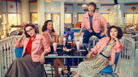 Обои к сериалу «Бриолин: Взлёт розовых леди (2023)» — (14 из 71)