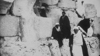 «Descente de la grande pyramide (1897)» — обои к фильму #1