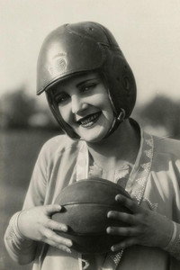 Постер к фильму Hold 'Em Yale (1928)