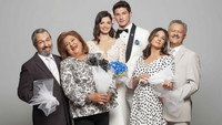 «Sympetheroi apo ta Tirana (2021-2022)» — обои к сериалу #1