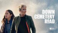 Обои к сериалу «По кладбищенской дороге (2025)» — (11 из 45)