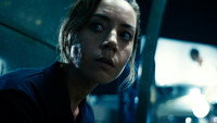 «Преступница Эмили (2022)» — обои к фильму #9