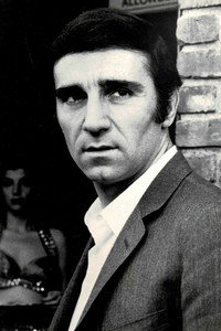 Постер фильма «Тень на улицах (1975)» — (1 из 1)
