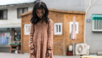 Обои к фильму «Мисс Пэк (2018)» — (23 из 34)