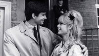 «Очаровательная идиотка (1964)» — обои к фильму #5