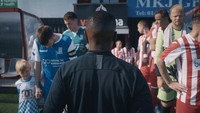 «In the Middle (2022)» — обои к фильму #8