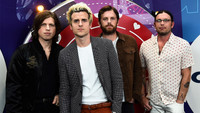 «Kings of Leon: Live from the Hammersmith Apollo (2007)» — обои к фильму #1