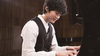 «Пчёлы и раскаты грома (2019)» — обои к фильму #5