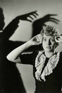 Постер фильма «Shadows on the Stairs (1941)» — (1 из 2)
