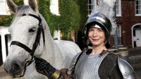 «British History's Biggest Fibs with Lucy Worsley (2017)» — обои к сериалу #2