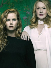 Постер сериала «Острые предметы (2018)» — (1 из 26)