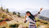 «Singing in the Wilderness (2021)» — обои к фильму #1
