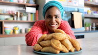 «Nadiya Bakes (2020)» — обои к сериалу #3