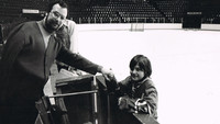 «The Mystery of the Million Dollar Hockey Puck (1975)» — обои к фильму #1