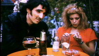 «Блондинка в баре (1986)» — обои к фильму #1