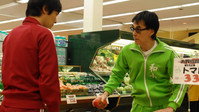 «Двое в спортивных костюмах (2008)» — обои к фильму #1