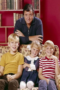 Постер сериала «Nanny and the Professor (1970-1971)» — (1 из 3)