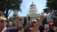 «American Selfie: One Nation Shoots Itself (2020)» — обои к фильму #7